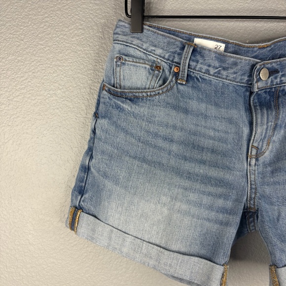 Gap 1969 Lightwash Sexy Boyfriend Shorts - Picture 2 of 11